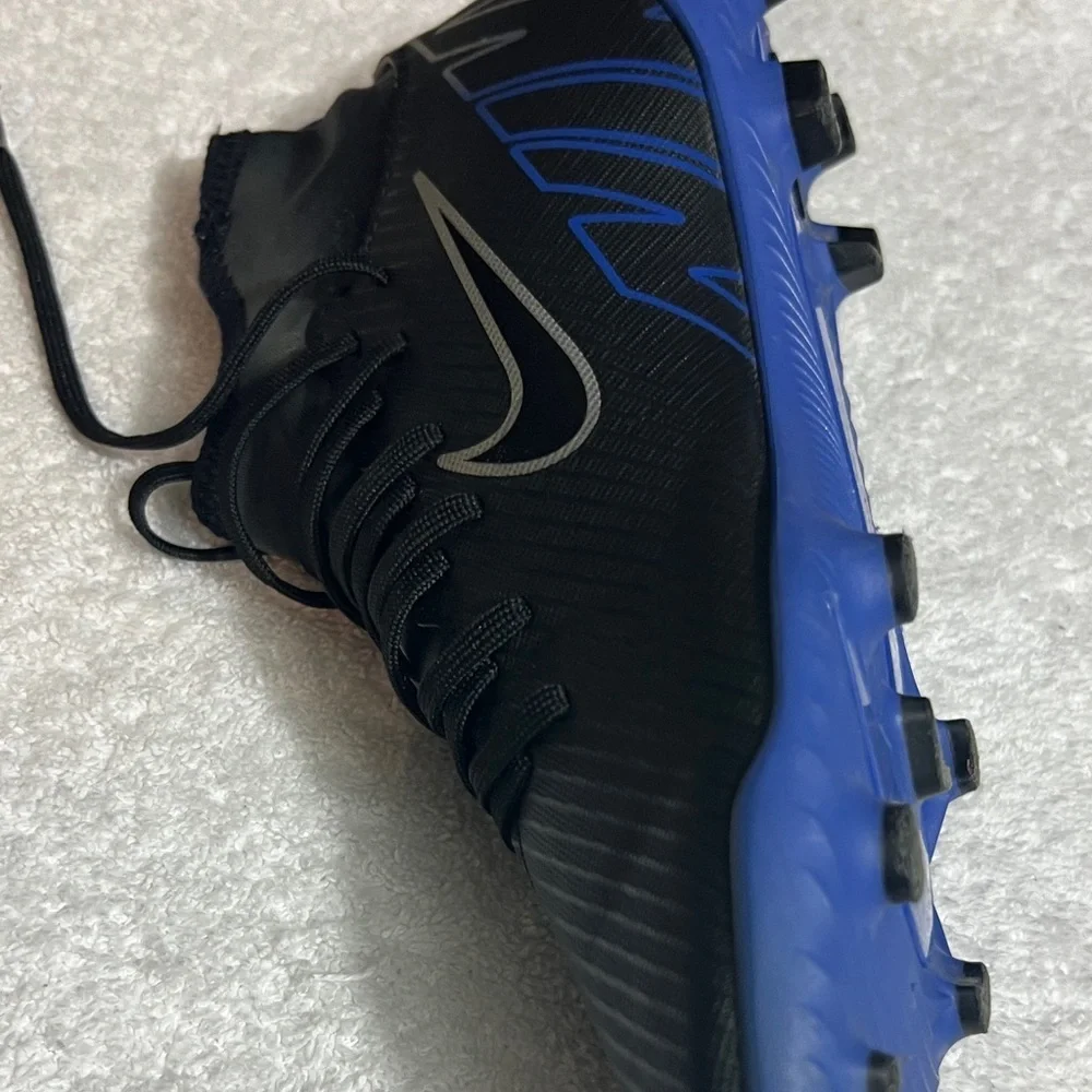 Nike Boy’s Black and Blue Soccer Athletic Shoes